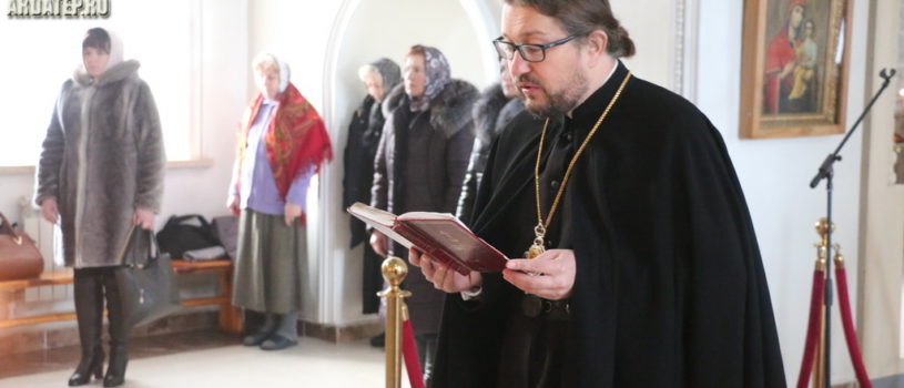 Четверг первой седмицы Великого поста, Архипастырь молился за уставным великопостным богослужением в Никольском кафедральном соборе г.Ардатова