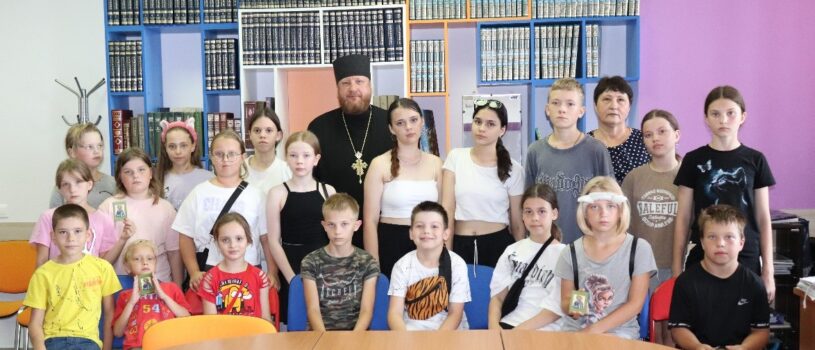 Накануне памяти святого праведного воина Феодора Ушакова в Большеберезниковской центральной библиотеке прошло миссионерское мероприятие о великом святом Флотоводце