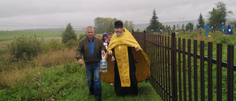 Жители с.Челпаново Атяшевского района расширили свой погост и поставили поклонный Крест