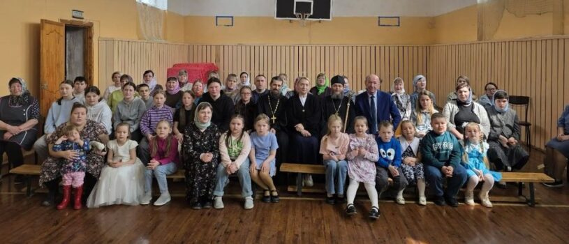 Архипастырь посетил Пасхальный концерт в Атяшевской сельской школе