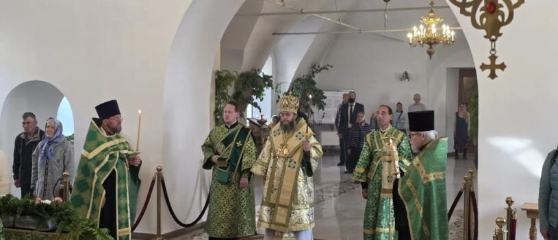 Всенощное бдение в Никольском кафедральном соборе накануне Пятидесятницы