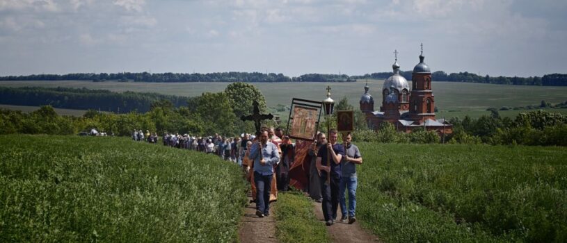 В Маколово Чамзинского района прошел традиционный крестный ход в честь великомученицы Параскевы Пятницы