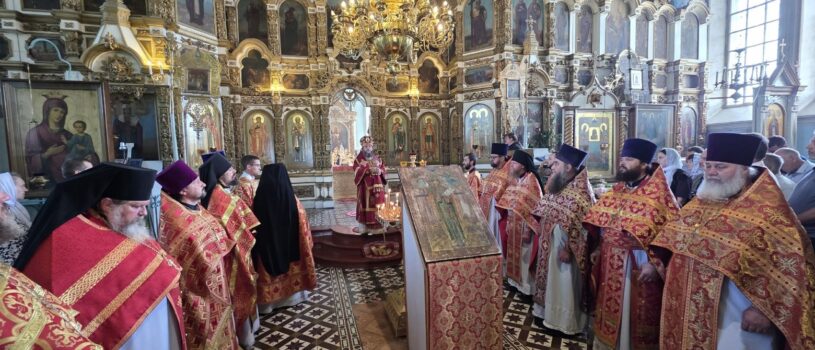 Архипастырь в день второй годовщины архиерейского наречения во епископа совершил Божественную литургию на Казанском архиерейском подворье с.Маколово Чамзинского района