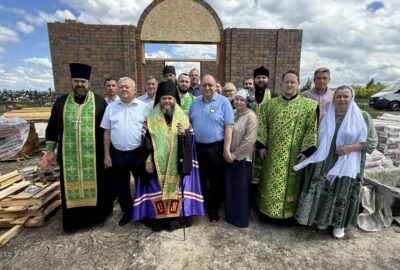 Архипастырь совершил чин закладки новостроящегося храма-часовни в честь блаженной Ксении Петербургской на центральном погосте п.Чамзинка