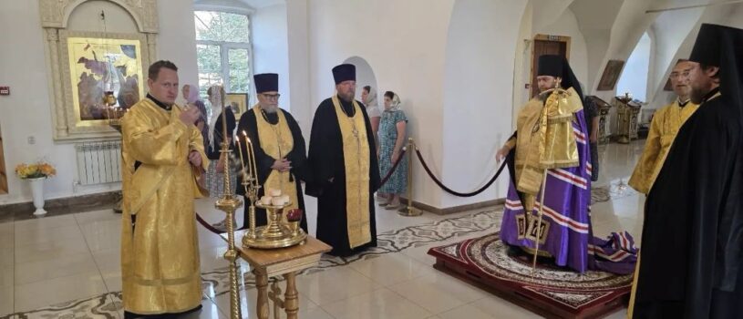 Всенощное бдение в Никольском кафедральном соборе накануне памяти святых славных, первоверховных апостолов Петра и Павла