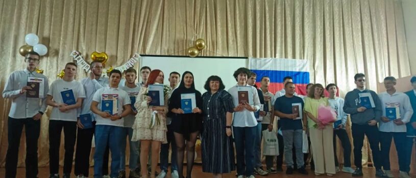 Помощник Чамзинского благочинного посетил выпускной вечер в Алексеевском индустриальном техникуме п.Комсомольский