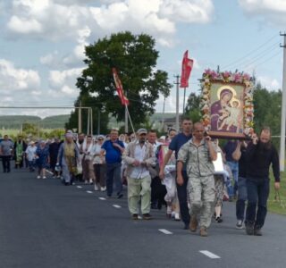 В Паракино прошел крестный ход в честь свв.князей Петра и Февронии