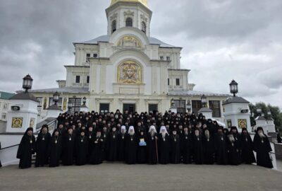 В Дивеево прошло соборное богослужение и семинар «Практическое исполнение монашеских обетов в условиях современности» в рамках работы Синодального отдела по монастырям и монашеству