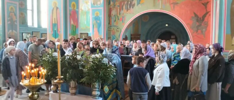 В храме Благовещения Пресвятой Богородицы п.Комсомольский Чамзинского района прошел молебен для учащихся перед новым учебным годом
