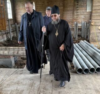 Архипастырь ознакомился с ходом реконструкции центрального храма Большеигнатовского района