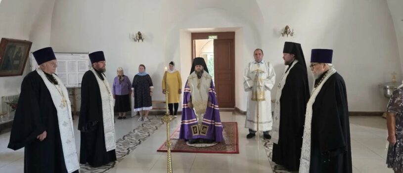 Всенощное бдение в Никольском кафедральном соборе накануне Преображения Господня