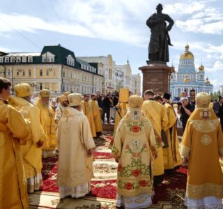 Архипастырь принял участие в праздничных торжествах в честь 25-летия со дня прославления в лике святых праведного воина Феодора Ушакова