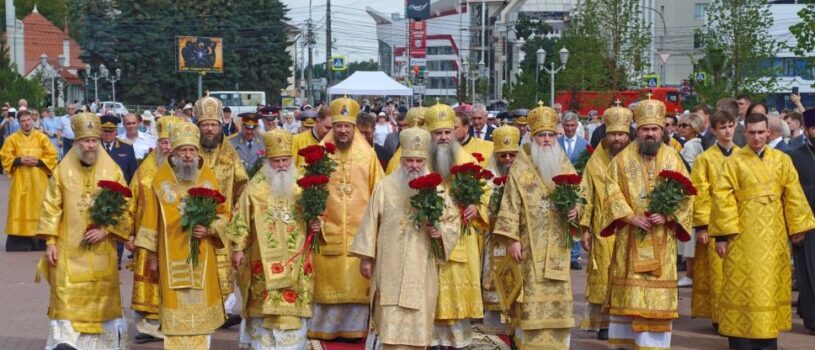 В Саранском кафедральном соборе прошло Престольное торжество, посвященное 25-летию канонизации святого праведного воина Феодора Ушакова