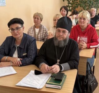 Архипастырь провел встречу с педагогами Большеигнатовской СОШ