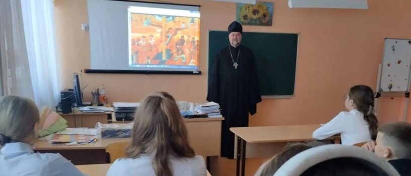 В преддверии Воздвижения Креста Господня в Большеигнатовской СОШ прошло праздничное занятие