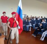 В Большеберезниковской СОШ № 1 благочинный района принял участие в торжественной линейке и в «разговорах о важном»