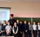 Благочинный района посетил занятие из цикла «Разговоры о важном» в Большеигнатовской СОШ