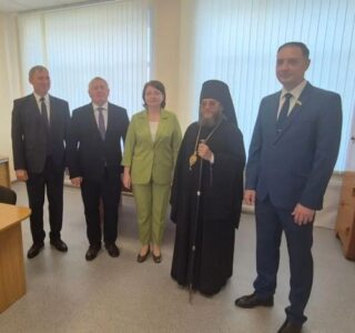 Архипастырь поздравил с Днем знаний учащихся Тургеневской СОШ
