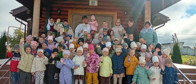 Воспитанники средней и старших групп детского сада «Теремок» г.Ардатова вместе с воспитателями посетили Храм Новомучеников и Исповедников Российских